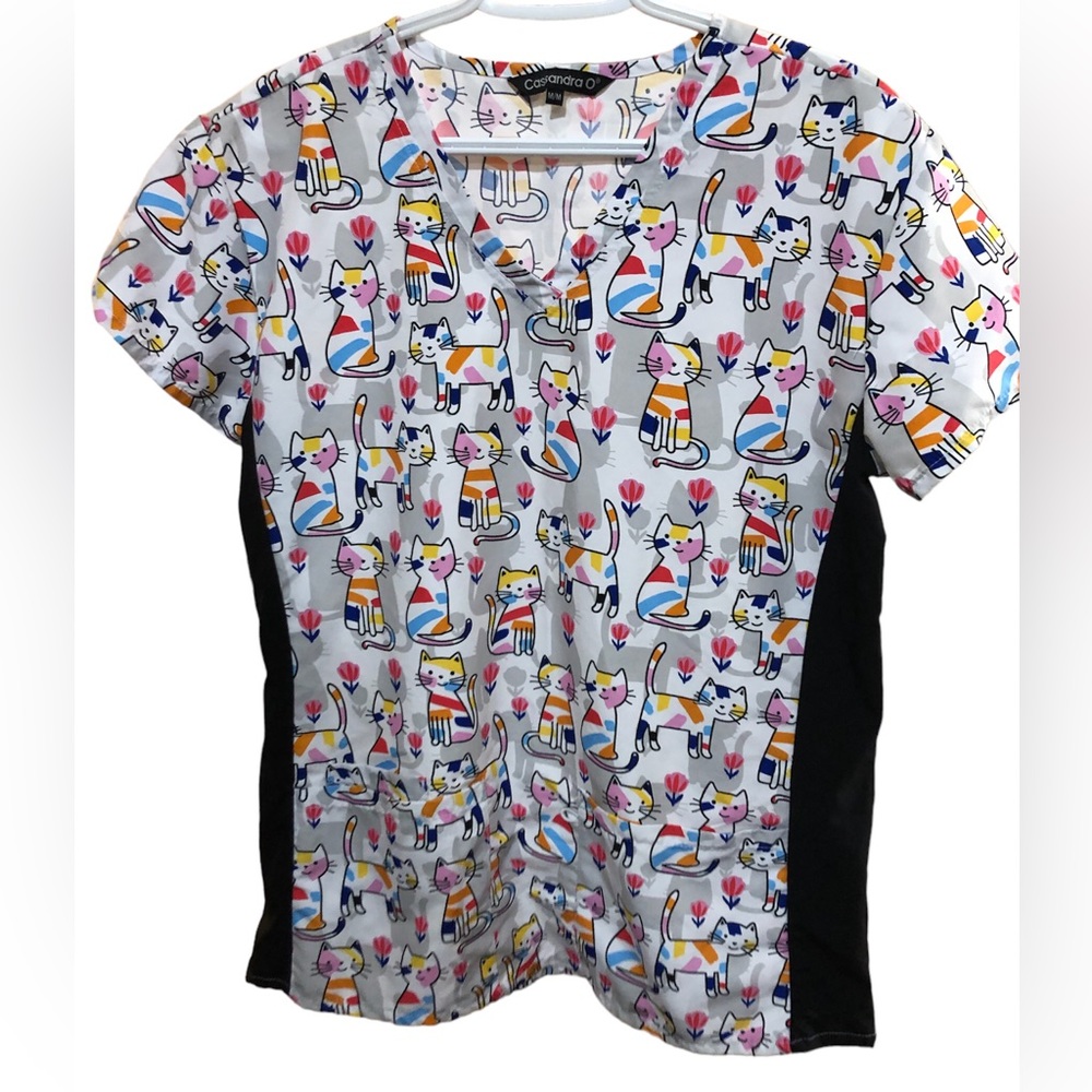 Cassandra O Scrub Top Cats Medium 2 large front pockets & pen loop